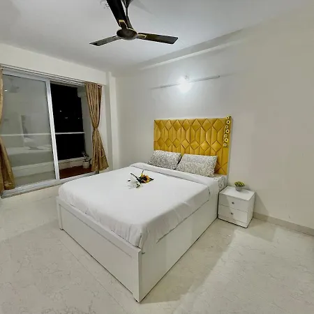 Chic 2 Bhk With Balcony & Bold Yellow Lounge Powai * Mumbai