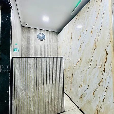Blue Near International Airport T2 Apartment Mumbai