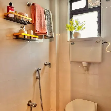 1bhk Balcony Retreat - Gulmohar Road, Juhu *