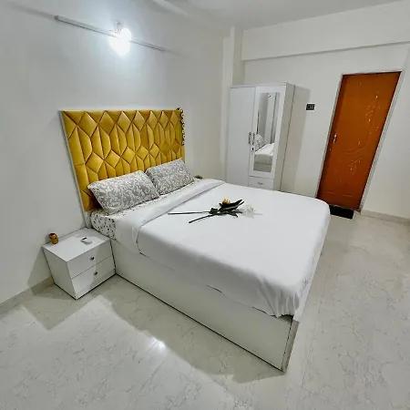 Apartment Chic 2 Bhk With Balcony & Bold Yellow Lounge Powai Mumbai