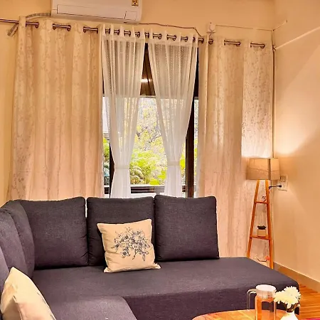 1bhk Balcony Retreat - Gulmohar Road, Juhu *