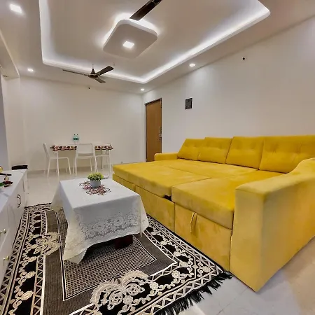 Apartment Chic 2 Bhk With Balcony & Bold Yellow Lounge Powai