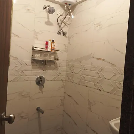 Sea-view Premium 2bhk 950sqft, Parking, Andheri W Apartment Mumbai