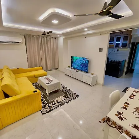 Chic 2 Bhk With Balcony & Bold Yellow Lounge Powai Apartment