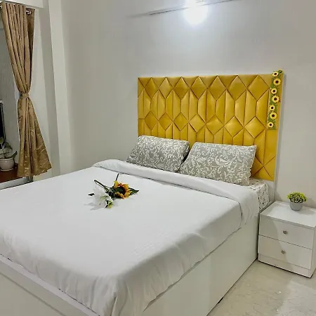 Apartment Chic 2 Bhk With Balcony & Bold Yellow Lounge Powai Mumbai