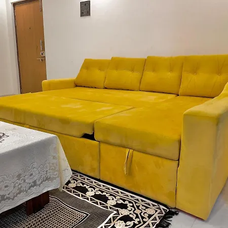 Apartment Chic 2 Bhk With Balcony & Bold Yellow Lounge Powai *