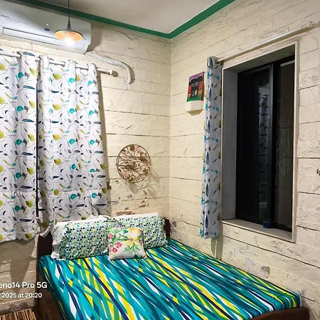 Seaface Bldg 1bhk 0r 2 Bhk 0r Pvt Luxe Service Flat, Apartment *