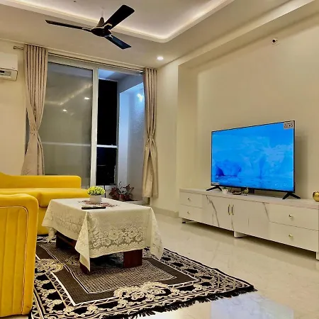 Chic 2 Bhk With Balcony & Bold Yellow Lounge Powai * Mumbai