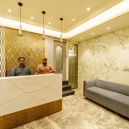 Hotel La Metro Near Bkc
