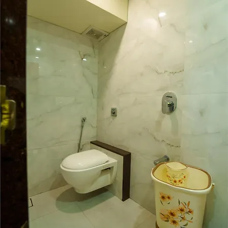 La Metro Near Bkc Hotel 3*