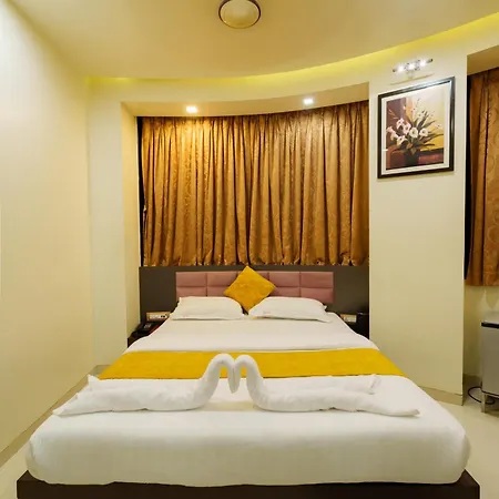 Hotel La Metro Near Bkc 3*