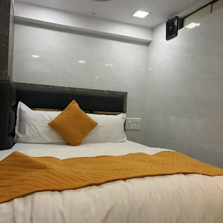 Qamar Hotel 2*