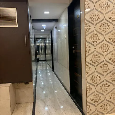 Qamar Mumbai