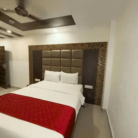 Hotel Hometown Near Us Embassy Bkc
