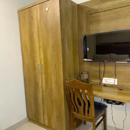 Hotel Hometown Near Us Embassy Bkc 3*