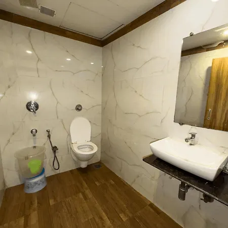 Hotel Hometown Near Us Embassy Bkc 3*