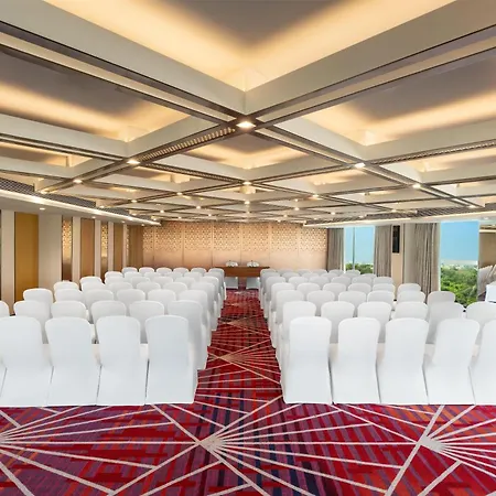 Hilton Garden International Airport 4*