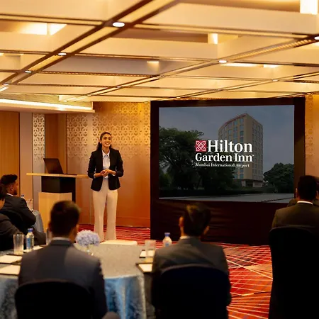 Hotel Hilton Garden International Airport