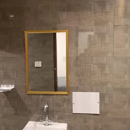 Hotel O Versova 3*