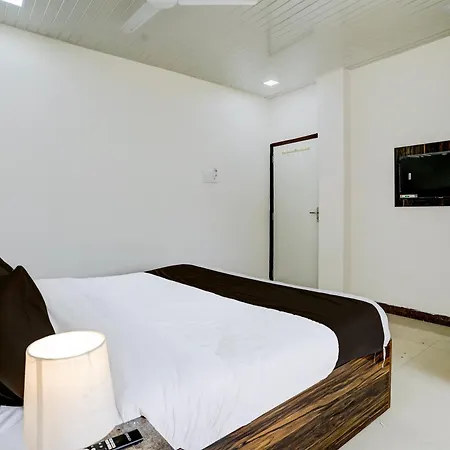 Hotel Oyo 77012 Moss View - Moca 3*