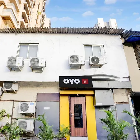 Oyo 77012 Moss View - Moca Hotel
