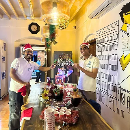 Gosolo Bandra Hostel