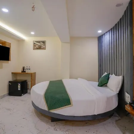 Crystal By Glitz Hotel 3*