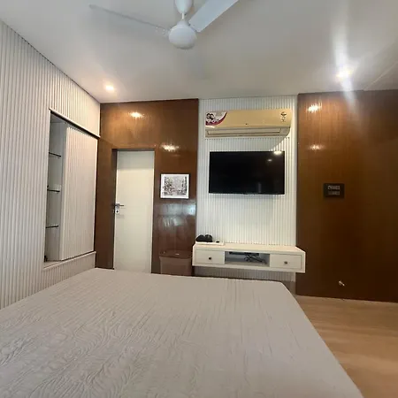 Apartment Bandra's Prime Luxurious 2 Bhk Mumbai