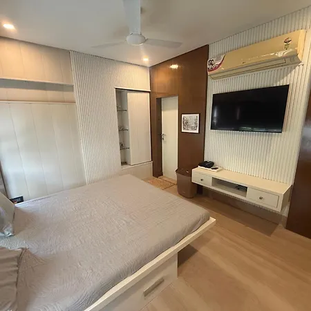 Apartment Bandra's Prime Luxurious 2 Bhk *