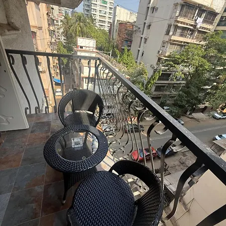 Bandra's Prime Luxurious 2 Bhk Apartment