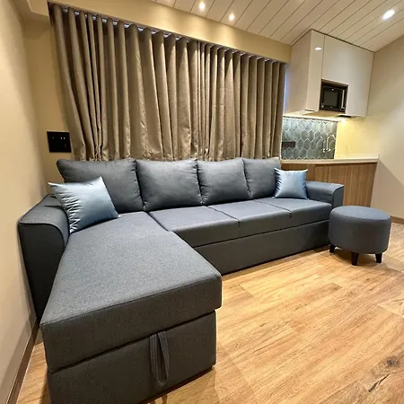 Rudraya Homes - Cozy Premium Serviced Khar - Next To Bandra *