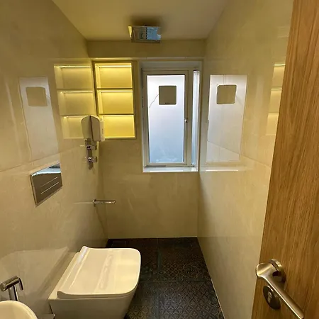 Rudraya Homes - Cozy Premium Serviced Khar - Next To Bandra Mumbai