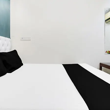 Hotel O Om Sai Palace 3*