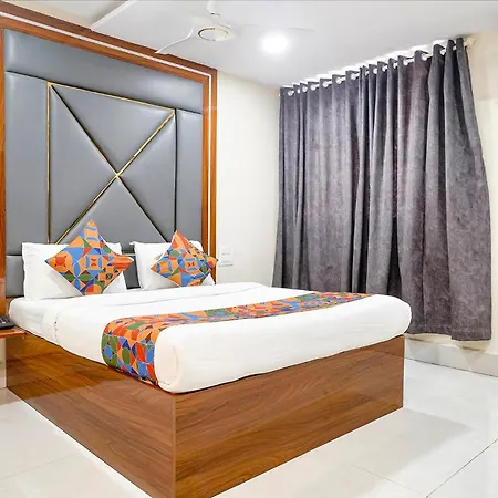 Eldoria Palace - Near Us Consulate & Bkc Hotel *