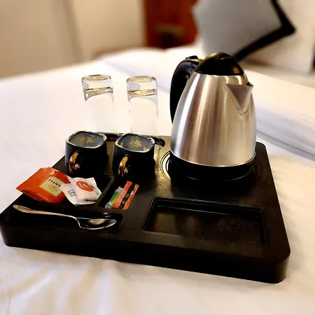Hotel The Falcon - Clare Road