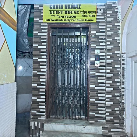 Gariib Nawaz Hotel 3*