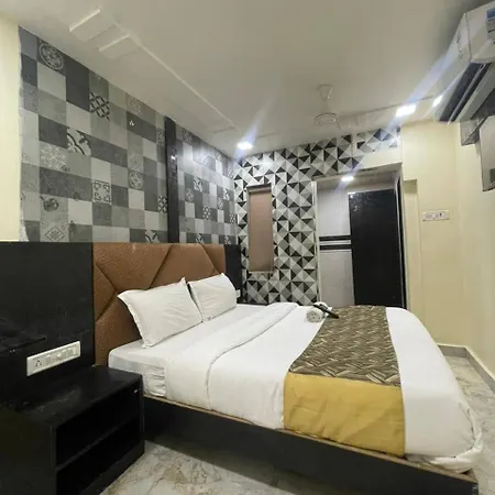 Parle Executive Near Nanavati Hospital - Hotel Mumbai