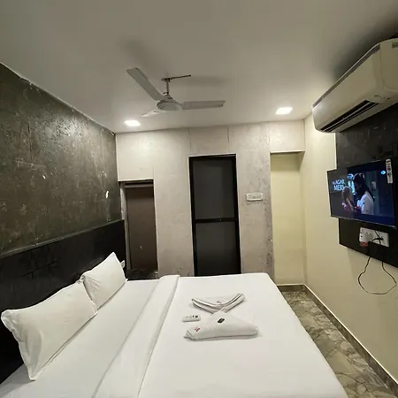 Parle Executive Near Nanavati Hospital - Hotel Mumbai