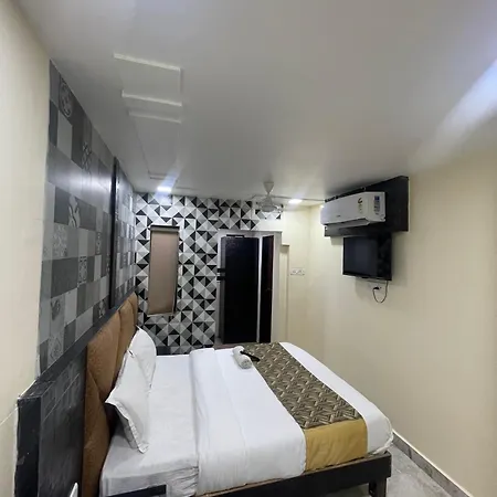 Parle Executive Near Nanavati Hospital - Hotel 2*