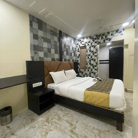Hotel Parle Executive Near Nanavati Hospital -
