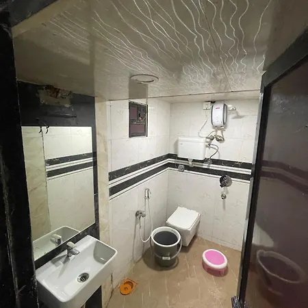 Parle Executive Near Nanavati Hospital - Hotel 2*