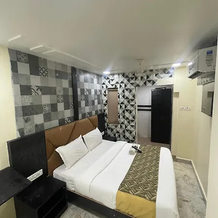 Parle Executive Near Nanavati Hospital - Mumbai