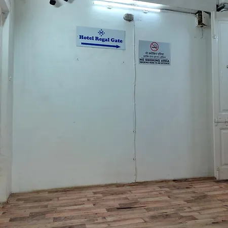 Regal Gate 3*