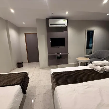 Kurla Hotel 2*