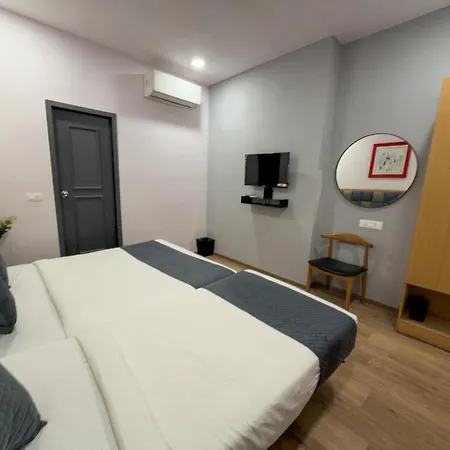 Avenue Hotel 3*