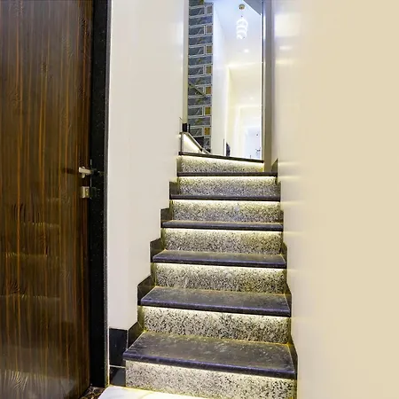 Hotel Rose Near Airport 3*