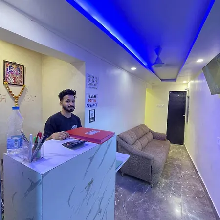 Amber Empire Parle Near Domestic Airport 2*