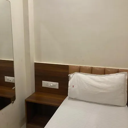 Classy Near T2 Airport 2* Mumbai
