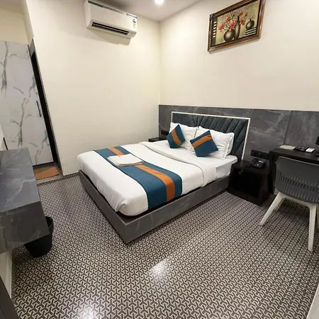 Hotel Diamond - Lokhanwala Andheri