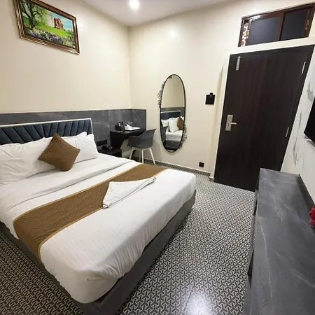 Diamond - Lokhanwala Andheri 2*
